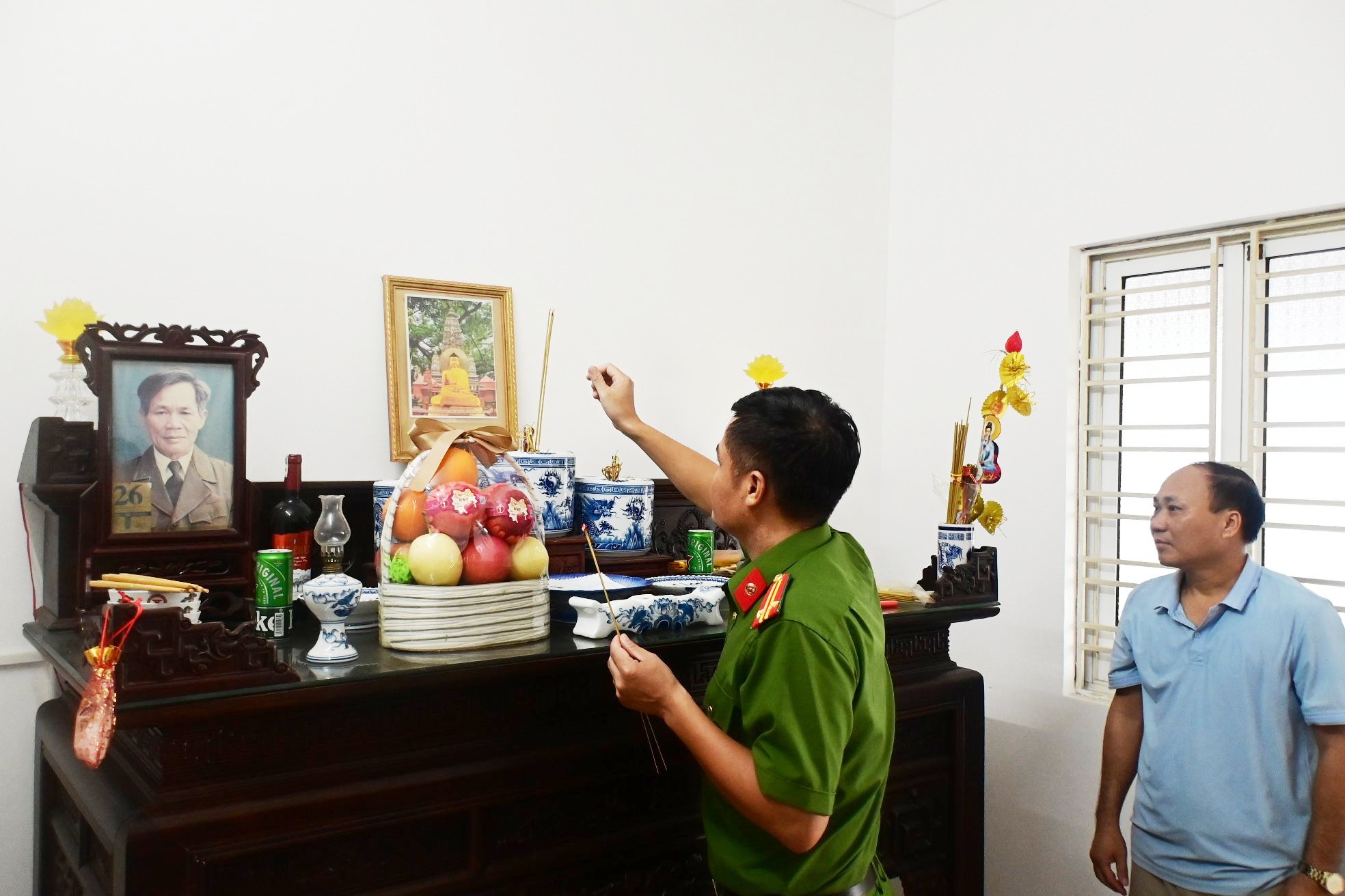 Phòng Cảnh sát cơ động tổ chức hoạt động thăm hỏi, tặng quà các gia đình liệt sĩ